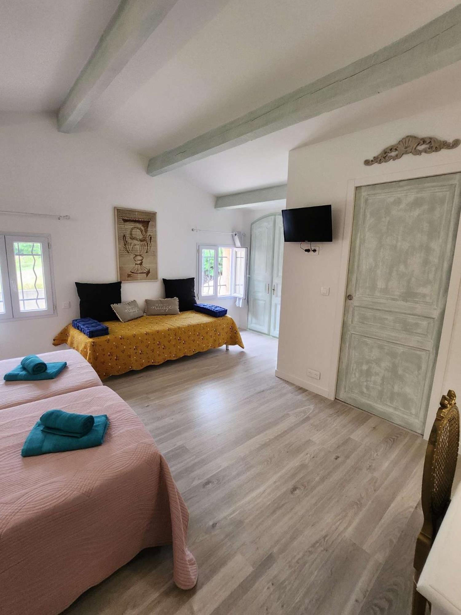 Le Clos Renaissance Oppède Extérieur photo