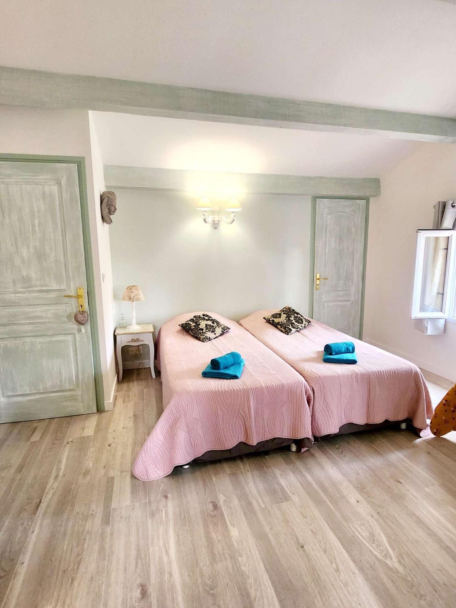 Le Clos Renaissance Oppède Extérieur photo