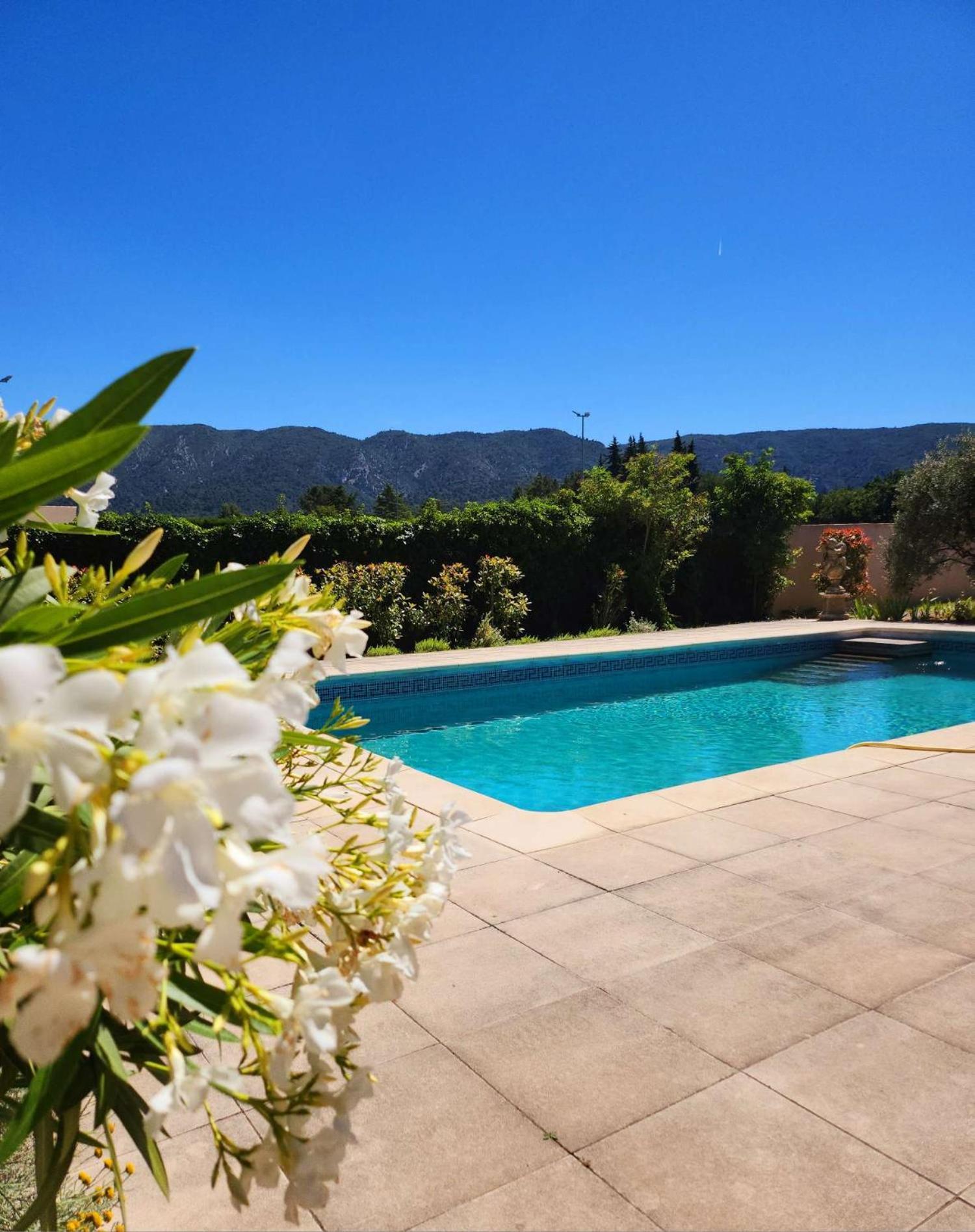 Le Clos Renaissance Oppède Extérieur photo